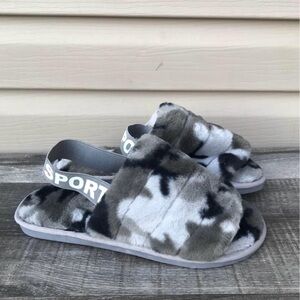 New women’s slippers size 7/8